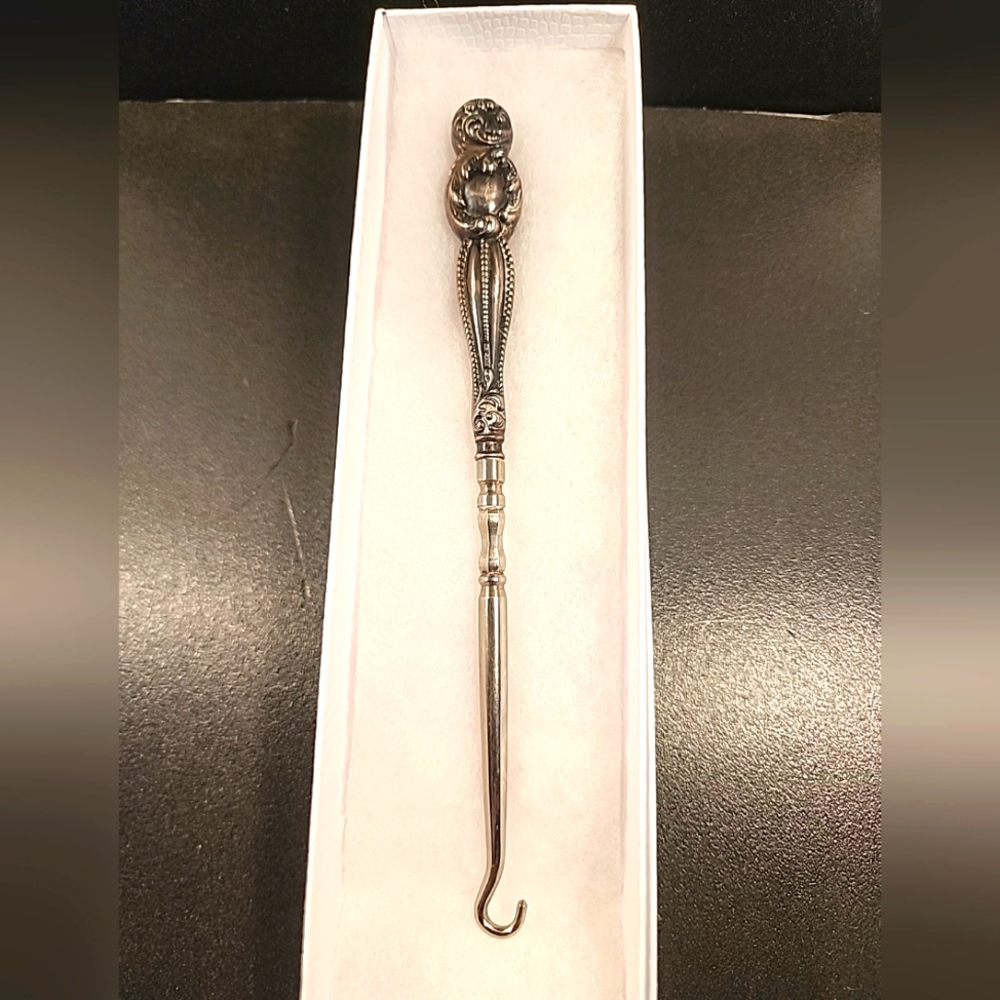 Antique STERLING Silver Handle Button Hook Scrolling Flower Design 6 1/2" Sewing